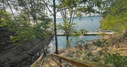 Blessing by the Lake | Lakeside Cabin|Hot Tub Wifi