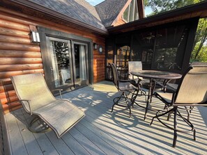 Outdoor dining - Blessing by the Lake | Lakeside Cabin|Hot Tub Wifi (Scottsville)