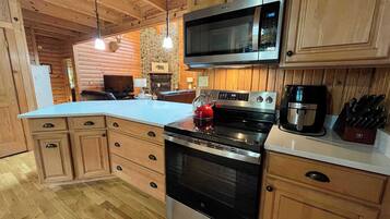 Geladeira, micro-ondas, fogão, cooktop