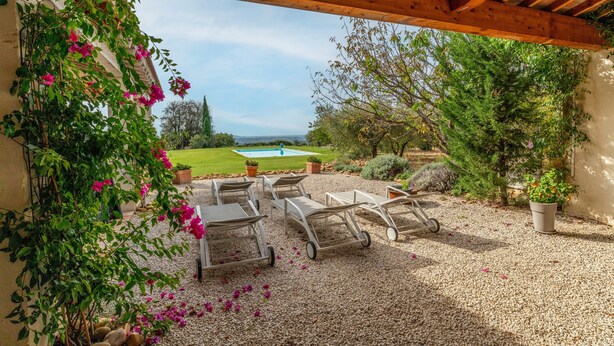A covered patio with outdoor seating, a pool, and a view of the landscape. - Bed and Breakfast 'Manon' with Shared Terrace, Shared Garden and Wi-Fi (Estézargues)