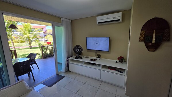 Comfort Apartment, Courtyard View | Living area