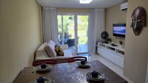 Comfort Apartment, Courtyard View | Living area