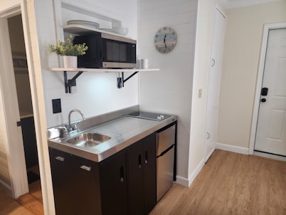 Charming studio in Bangor Maine on Broadway park.
