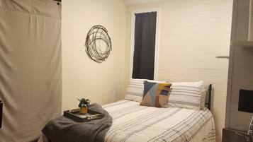 1 chambre, bureau, fer et planche à repasser, accès au Wi-Fi (inclus)