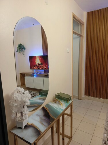 Cozy and secure 1-bedroom apartment in Juja with WiFi and good views