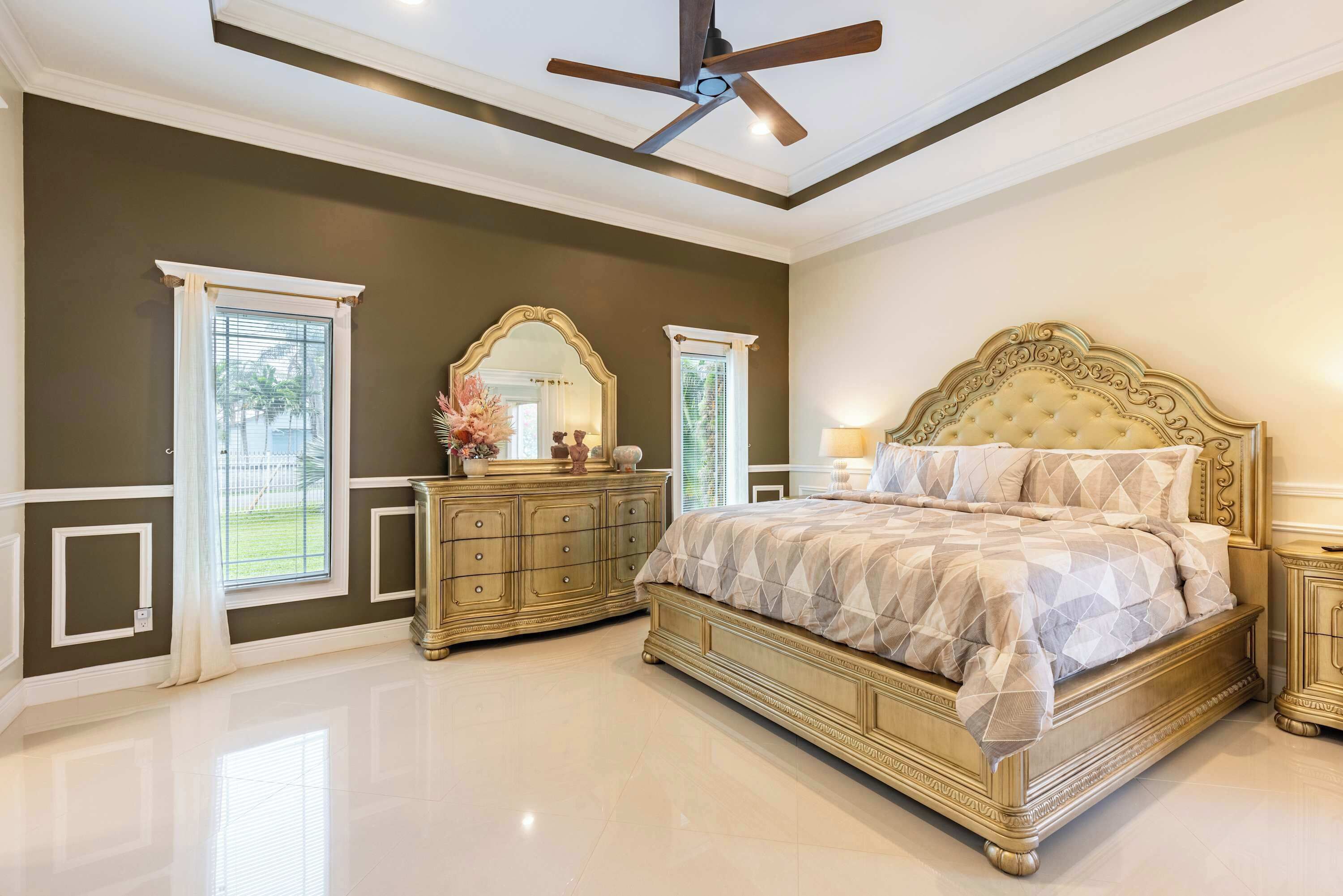 3 habitaciones, tabla de planchar con plancha, wifi y ropa de cama 