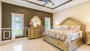 3 habitaciones, tabla de planchar con plancha, wifi y ropa de cama