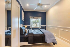 3 bedrooms, iron/ironing board, WiFi, bed sheets - ‼️3BR Getaway Near Everything •Fenced Yard • BBQ (West Palm Beach)