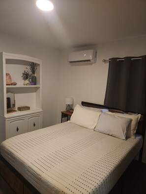 2 عدّة غرف نوم وواي فاي وملاءات أسرّة