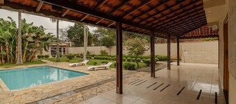 Ch Cara com Churrasqueira sal o de Jogos e Wi-fi