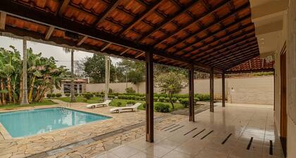 Ch Cara com Churrasqueira sal o de Jogos e Wi-fi