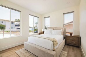 3 bedrooms, desk, iron/ironing board, WiFi