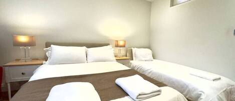 2 bedrooms, iron/ironing board, WiFi, bed sheets