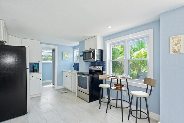 House, Multiple Beds (Lazy Daze) | Private kitchen