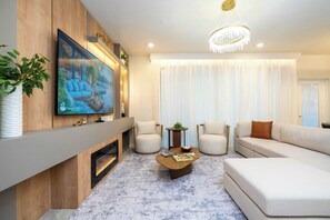 TV, video games, DVD player, books - Epic 5Bd with Pool & Game Room Near Disney 16136 (Clermont)