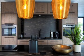 Refrigerador, microondas, parrilla de estufa y lavavajillas