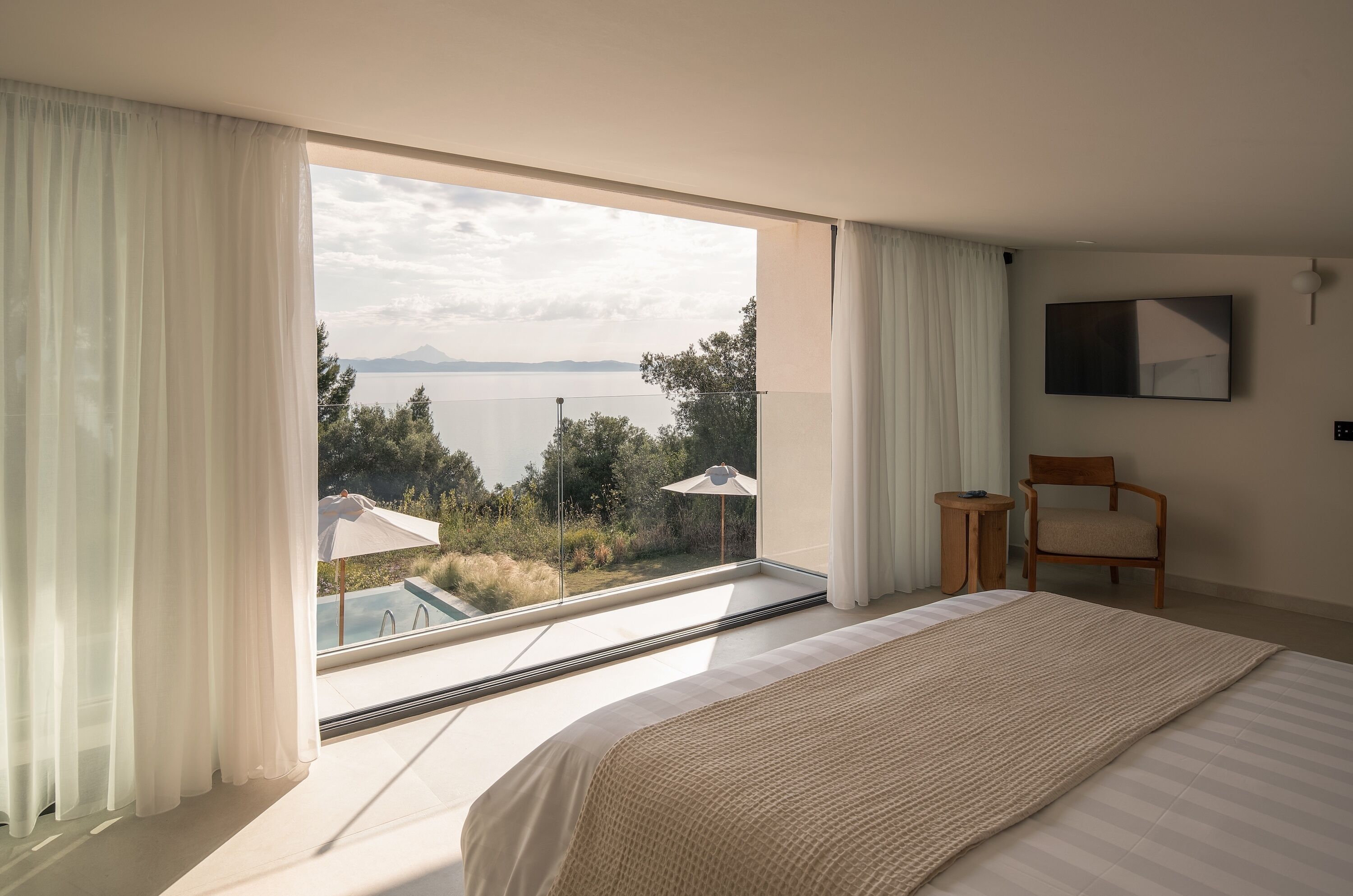 Maisonette Sea View with Private Pool | Hochwertige Bettwaren, Minibar, Zimmersafe, Verdunkelungsvorhänge