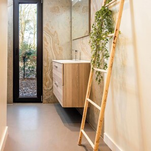 Interior - Spacious eco-cottage for six, with modern kitchen and large terrace, set in peaceful woodlands at Breebronne in North Limburg. (Maasbree)