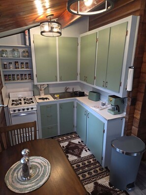 Fridge, microwave, oven, stovetop - Moose Cabin Inn is a cozy 1 bedroom/1 bathroom cabin style apartment.
Kenai, AK (Kenai)