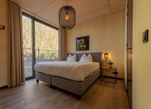 4 bedrooms, free WiFi, bed sheets - Spacious forest villa with 4 bedrooms, 3 bathrooms and covered terrace – ideal for group getaways in peaceful, natural surroundings. (Maasbree)