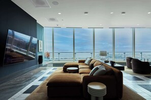 Fernseher, Stereoanlage, Arbeitsbereiche