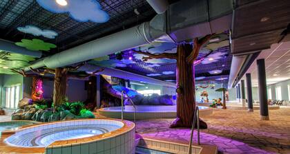 Modern forest retreat with 4 bedrooms and 3 bathrooms – ideal for family holidays or group getaways in North Limburg nature.