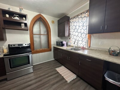 Cozy 1-bedroom apartment with WiFi, AC in charming Greenfield