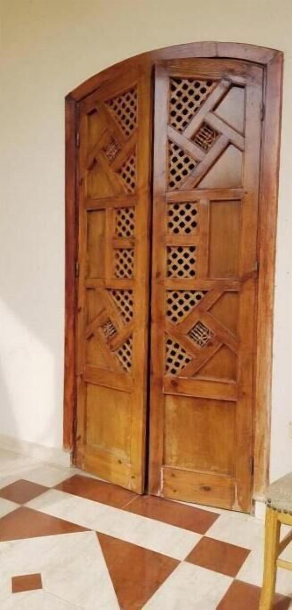 المنشأة من الداخل