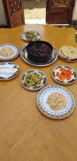 Outdoor dining - Single Room with Balcony (Luxor)