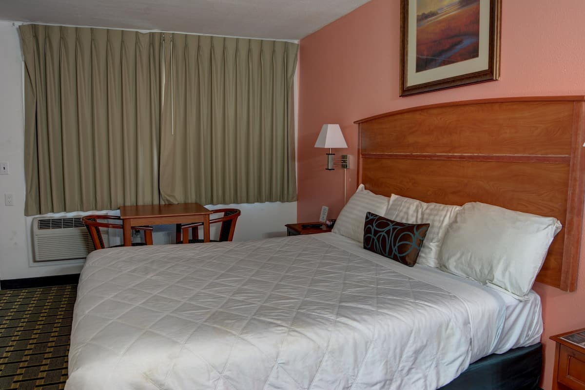 Superior Room, 1 King Bed | Free WiFi, bed sheets