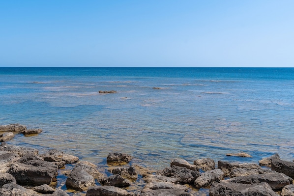 Una spiaggia nelle vicinanze