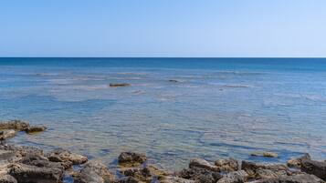 Una spiaggia nelle vicinanze