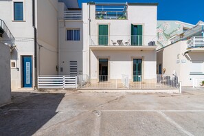 Exterior - Apartment 'Terrazza Sul Mare' with Sea View, Wi-Fi and Air Conditioning (Marzamemi)
