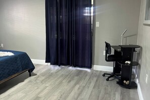 1 chambre, bureau, fer et planche à repasser, Wi-Fi gratuit