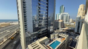 Exterior - Chic Marina Vibes: 1BR Pad with Epic Views- 914 (Dubai)