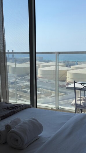 1 bedroom, bed sheets