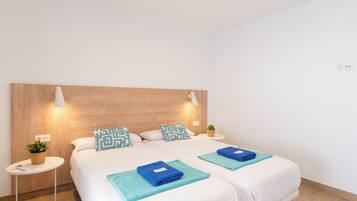 Cofres nos quartos, berços grátis, Wi-Fi de cortesia, roupa de cama