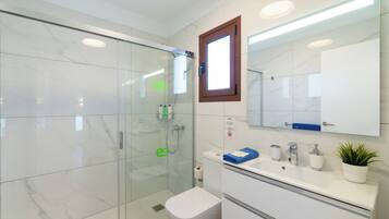 Shower, rainfall showerhead, hair dryer, towels