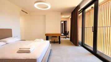 1 bedroom, desk, free WiFi