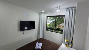 Classic Apartment, Courtyard View | Laptop workspace, free WiFi - Flat Centro Porto de Galinhas 204 byLP (Ipojuca)