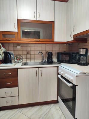 Fridge, microwave, oven, stovetop