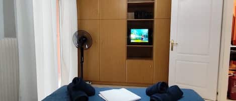 Iron/ironing board, WiFi, bed sheets