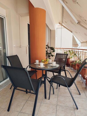 تناول الطعام بالخارج