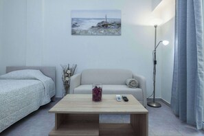 1 bedroom, iron/ironing board, WiFi, bed sheets - Sunny 1 Bd Apt in Kallithea with Patio (Kallithea)