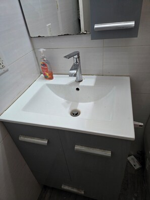 Soap, toilet paper - Cozy Studio with WiFi, AC in wonderful Queens (Queens)