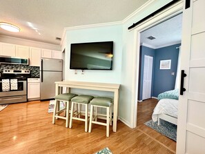 Micro-ondes, four, plaque de cuisson, lave-vaisselle