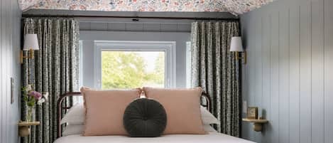 Chambre quadruple luxueuse | Draps italiens de Frette, literie de qualité, couette en duvet