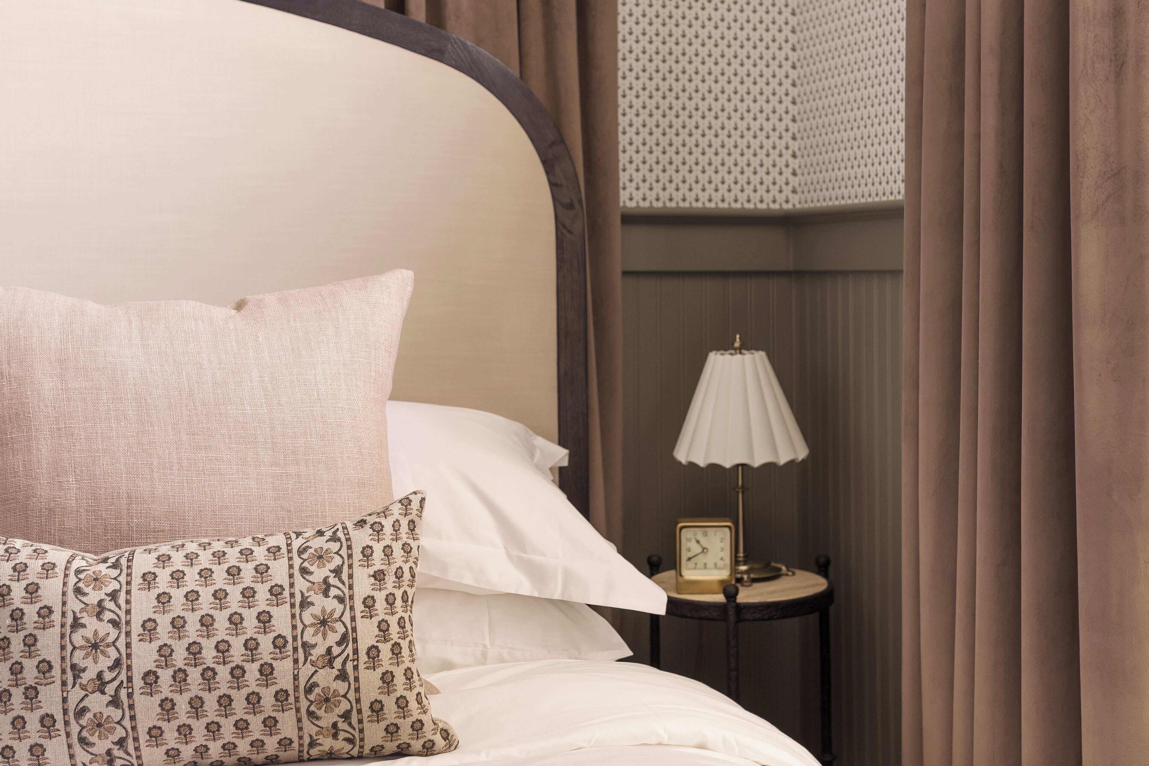 Habitación doble de lujo, balcón | Sábanas italianas Frette, ropa de cama de alta calidad y edredón 