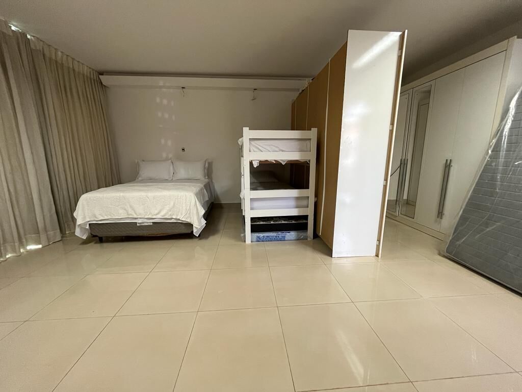 5 quartos, ferros/tábuas de passar roupa, Wi-Fi