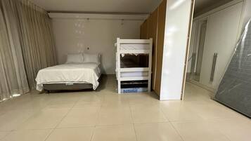 5 quartos, ferros/tábuas de passar roupa, Wi-Fi